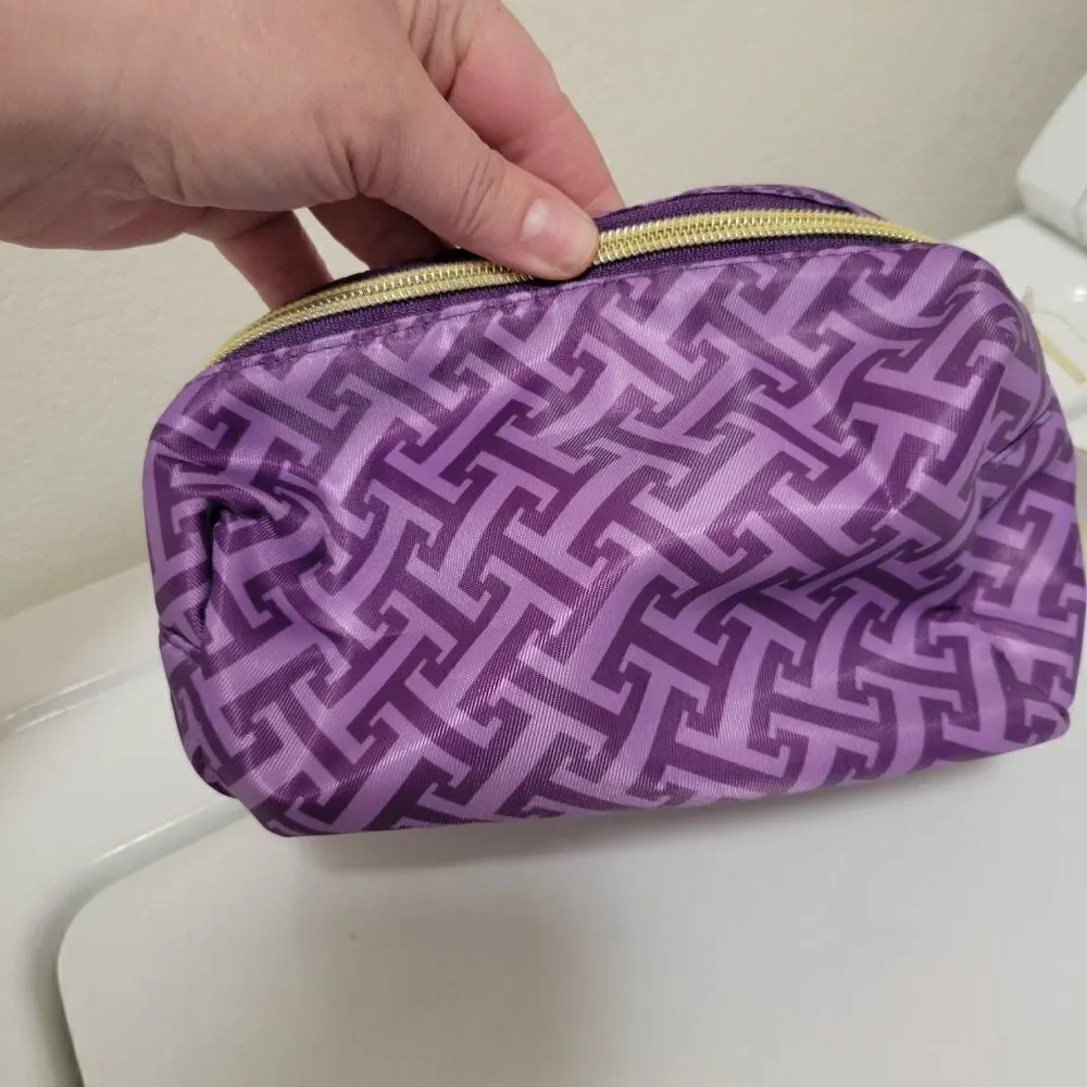Adrienne Vittadini  cosmetic cases‎